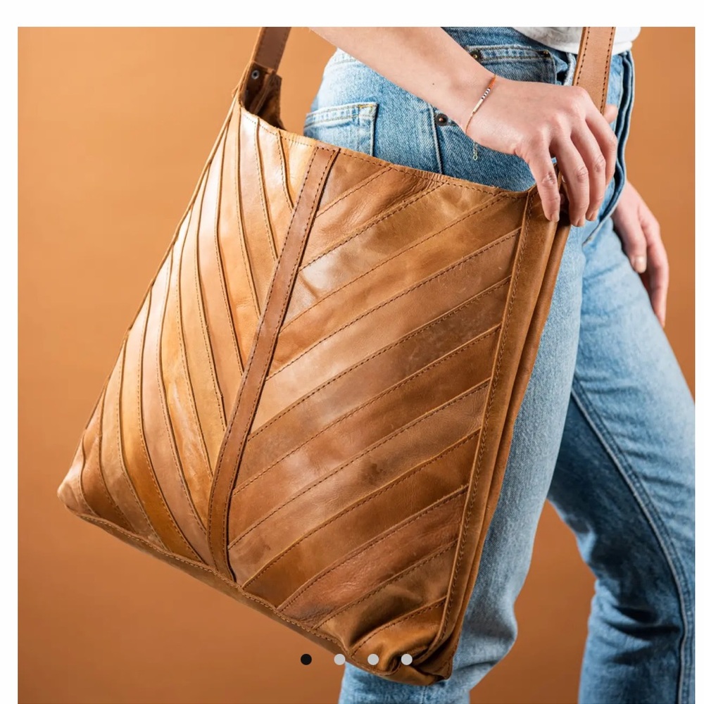 Magnolia Crossbody